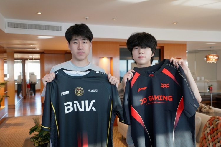 LPL分享动态：Social时间到～GALA和Diable交换队服